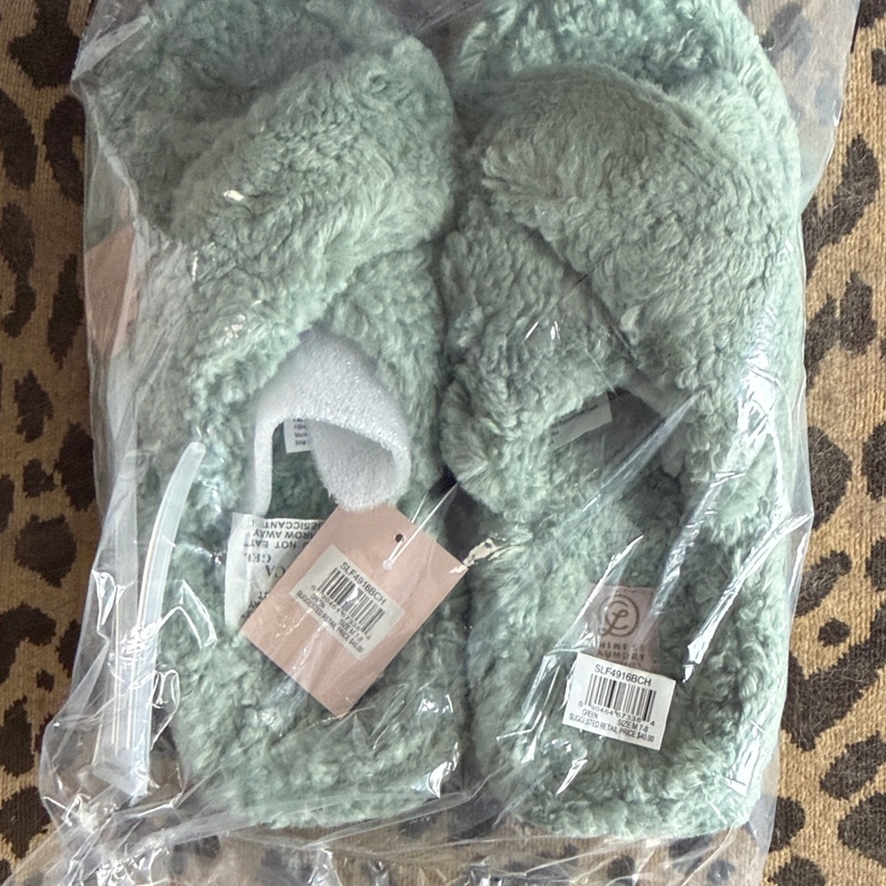 Fuzzy Slippers in Light Green NEW Size Medium - Picture 2 of 6